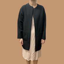 Charger l&#39;image dans la galerie, Manteau noir en poly, coton et viscose pour femmes 4US
