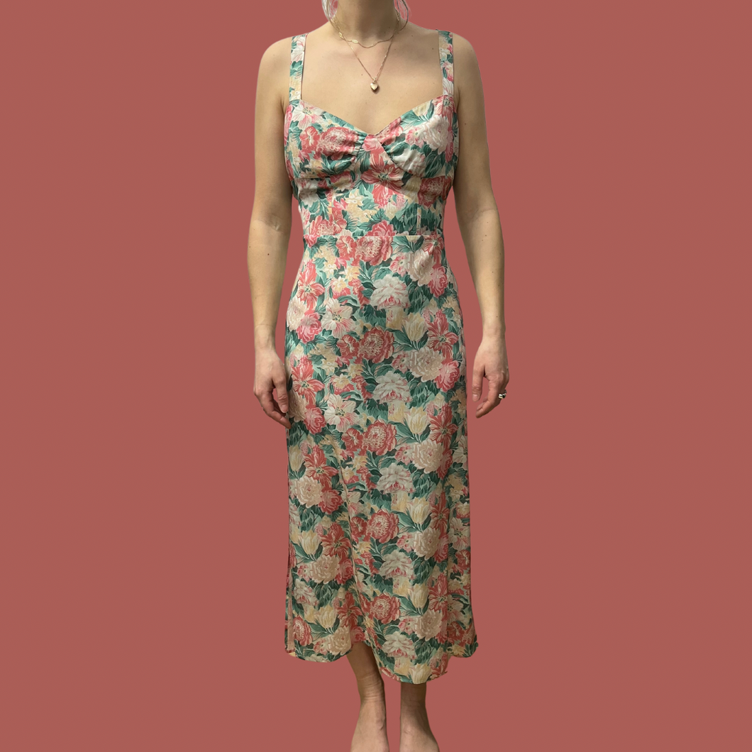 Robe maxi ceinturée en soie à motif floral fait en Italie pour femmes M