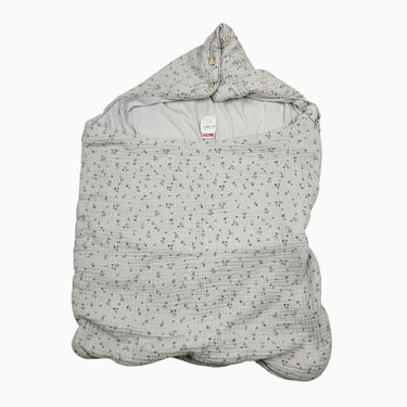 Gigoteuse 'nid d'ange' grise fleurie en mousseline 1-3M