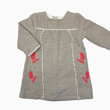 Robe grise avec feuilles brodées 9M