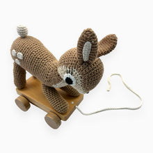 Charger l&#39;image dans la galerie, Bambi &#39;Dixi&#39; en tricot de coton à tirer 22x25x12cm
