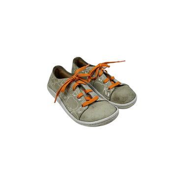 Souliers greige avec lacets oranges 30EU