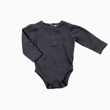 Cache-couche anthracite côtelé 1M