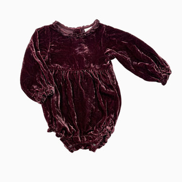 Barboteuse en velours framboise 2-4M