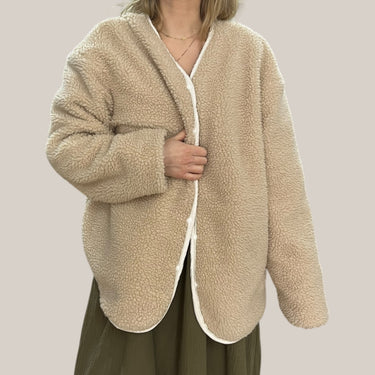 Manteau réversible en sherpa et à petits damiers crèmes et sables pour femmes S
