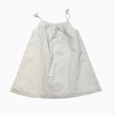 Robe blanche avec broderie anglaise 9M
