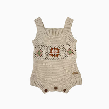 Barboteuse greige avec fleurs en crochet 0-3M