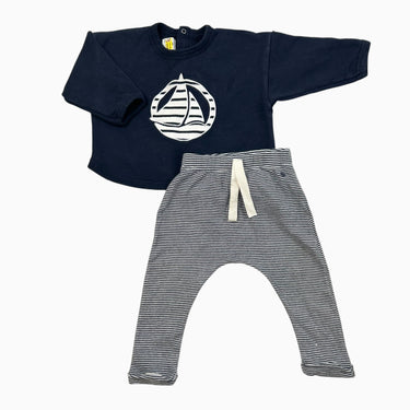 Ensemble marine avec logo emblématique 12M