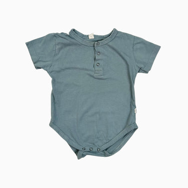 Cache-couche bleu avec boutons pressions au col 18-24M