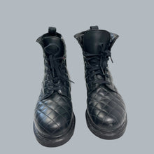Charger l&#39;image dans la galerie, Bottes noires en cuir matelassé avec lacets pour femmes 7 US
