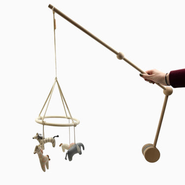 Mobile 'animaux' avec support en bois