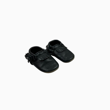 Souliers noirs avec franges en cuir 3US