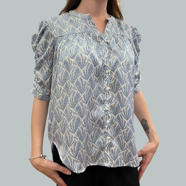 Blouse blanche 'fleurs bleues' en poly satiné pour femmes XS