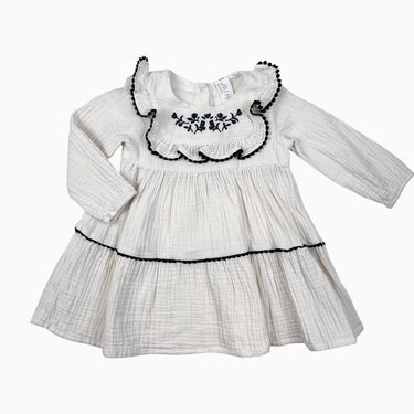 Robe à col large vanille avec fleurs brodées 12-18M