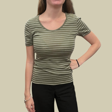T-shirt olive à rayures crèmes en laine vierge et soie pour femmes 34-36EU