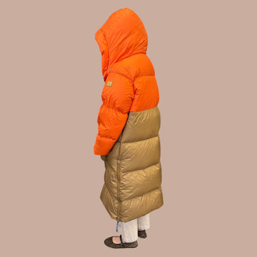 Manteau 'Artic' style puffer orange et latté doublé en duvet pour femmes L