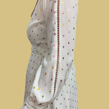 Charger l&#39;image dans la galerie, Robe blanc cassé style cache-coeur à imprimé métalliques multicolores en poly et élastane pour femmes 3 (L)
