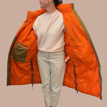 Manteau 'Artic' style puffer orange et latté doublé en duvet pour femmes L
