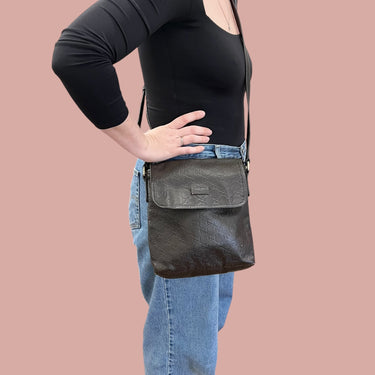 Sac messager en cuir espresso avec logo embossé 10x10x1,25''