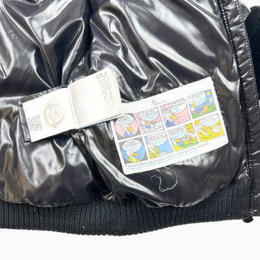 Manteau noir avec détails fausse-fourrure doublé en plume 6Y