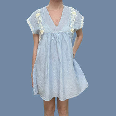 Robe mini style 'babydoll' avec combi short intégré à rayures bleu ciel et broderies blanches pour femmes XS