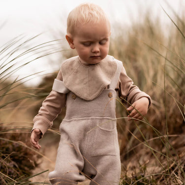 Bavoir avoine en tricot de coton bio 'Fjola' 0-12M